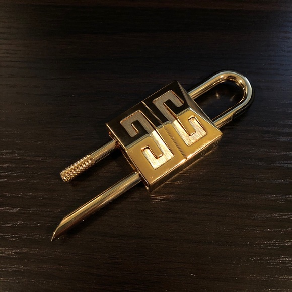 Givenchy,  Lover’s Lock Padlock by Mattew Williams - Picture 2 of 8